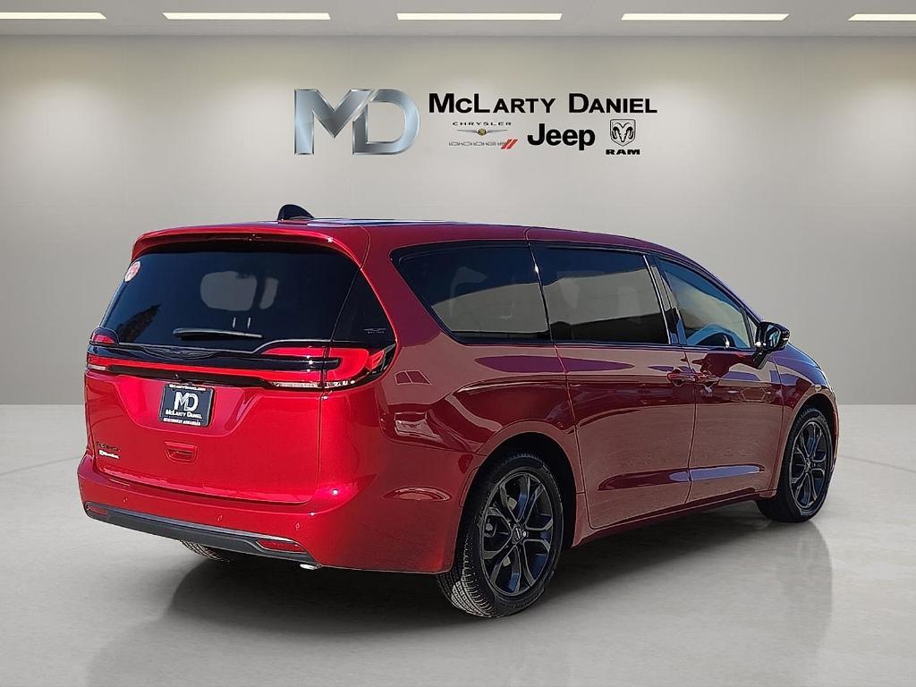 new 2026 Chrysler Pacifica car, priced at $39,235