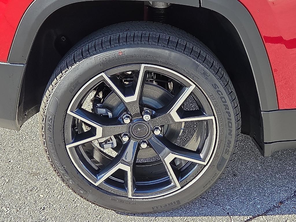 new 2026 Jeep Cherokee car, priced at $44,375