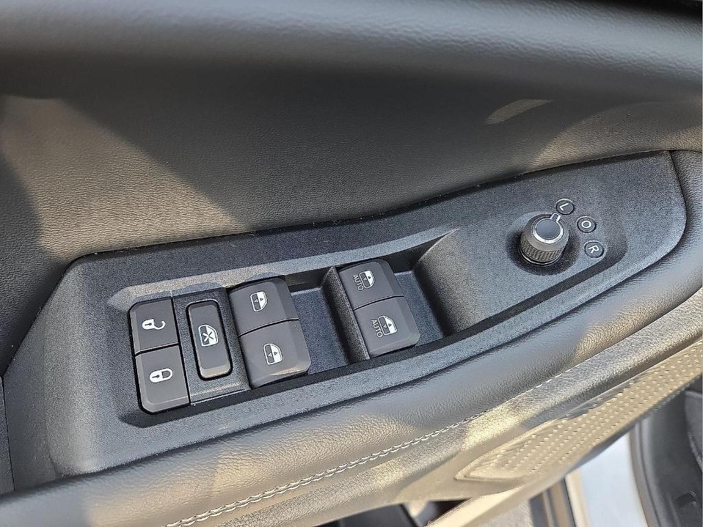 new 2026 Jeep Grand Cherokee car, priced at $43,450