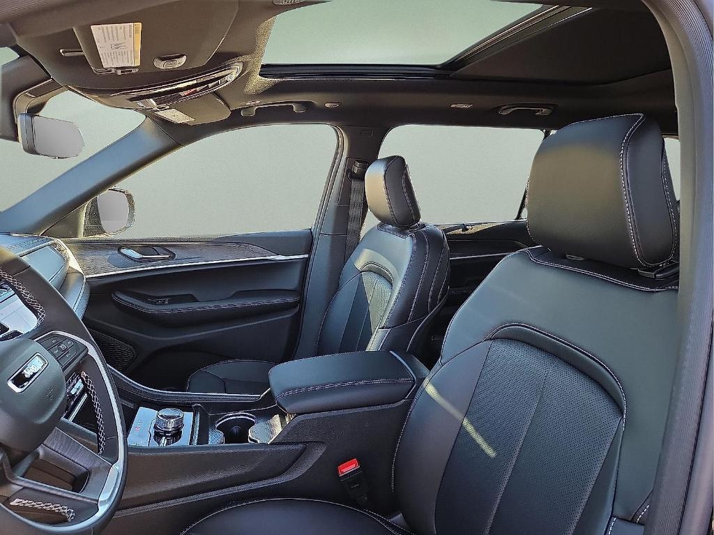 new 2025 Jeep Grand Cherokee L car, priced at $49,204