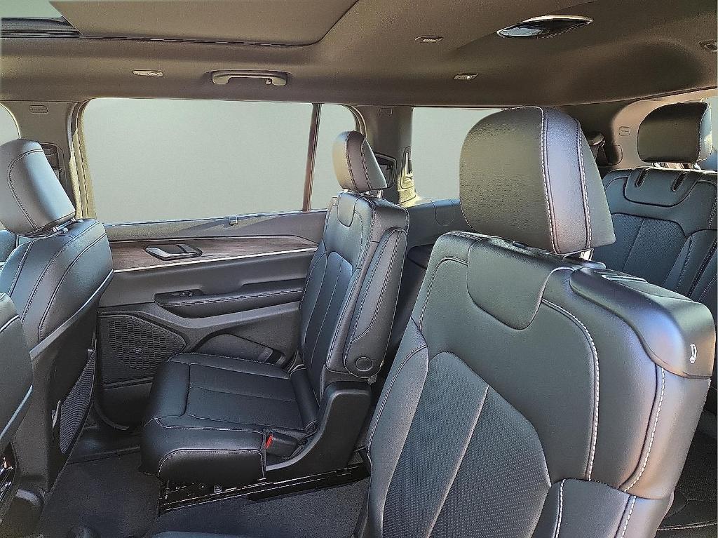 new 2025 Jeep Grand Cherokee L car, priced at $49,204