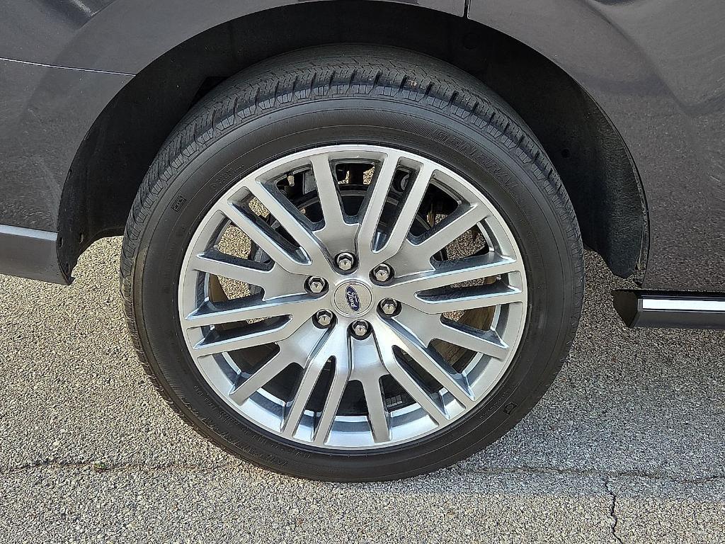 used 2024 Ford Expedition car, priced at $47,768