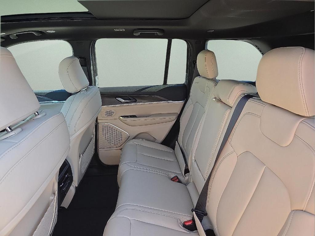 new 2026 Jeep Grand Cherokee car, priced at $43,511