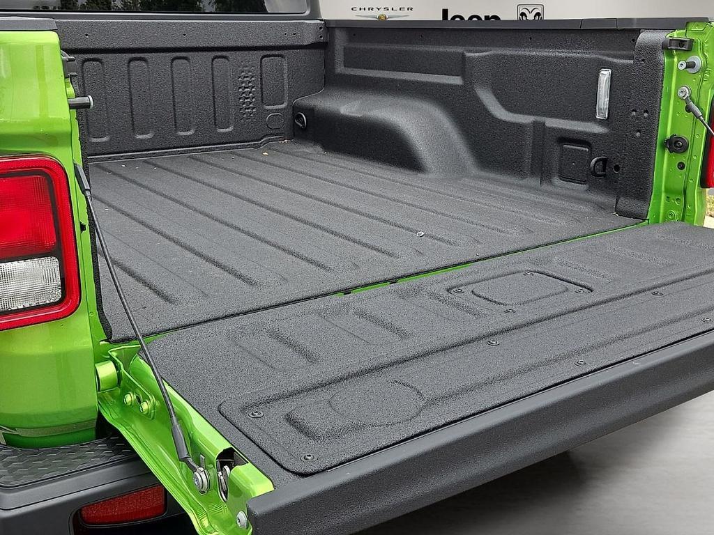 new 2026 Jeep Gladiator car, priced at $44,992