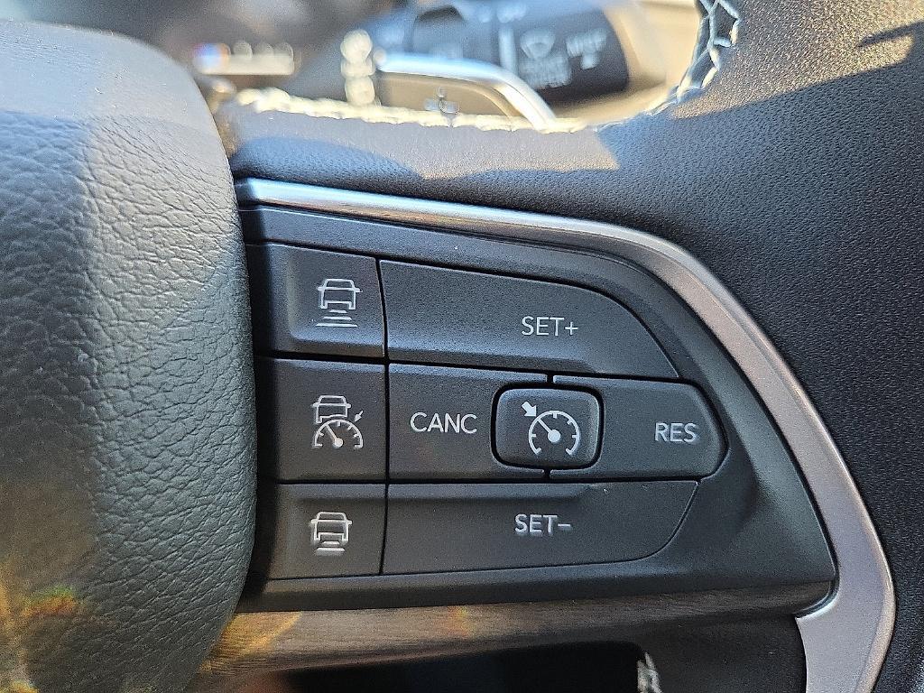 new 2025 Jeep Grand Cherokee car, priced at $42,017