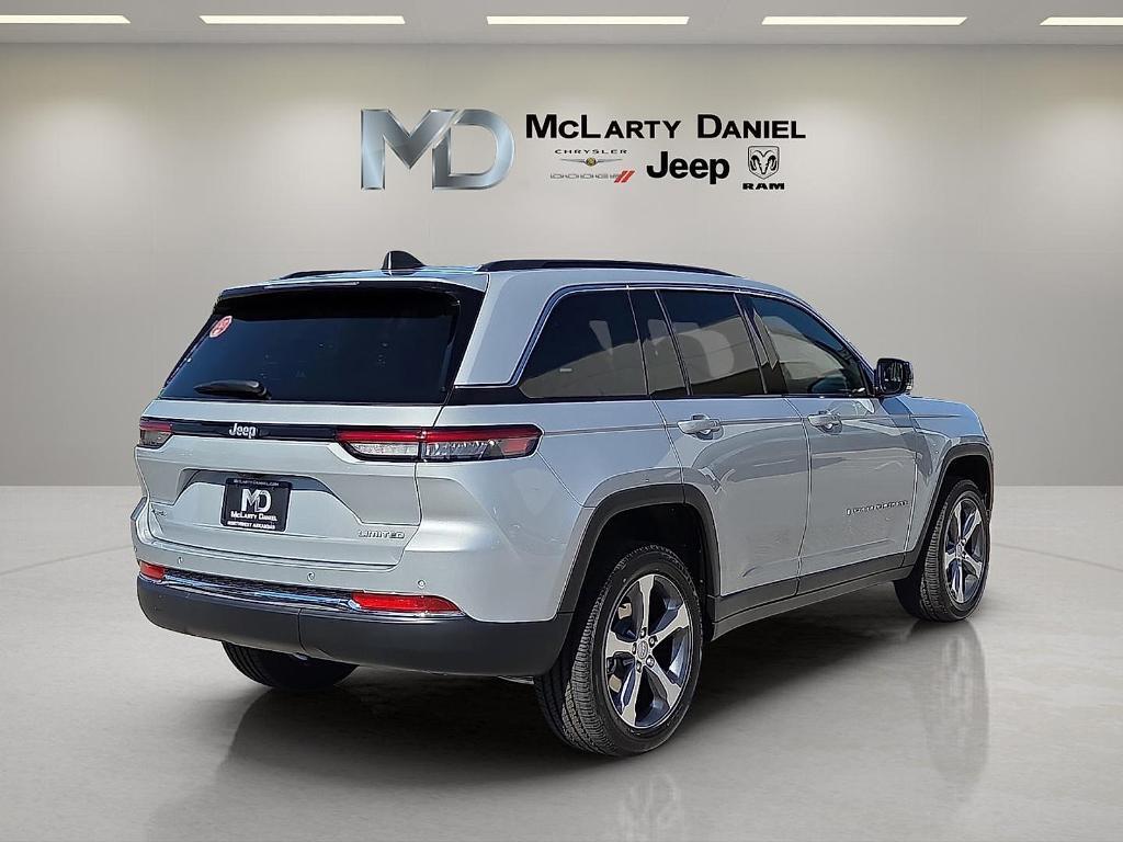 new 2025 Jeep Grand Cherokee car, priced at $42,017