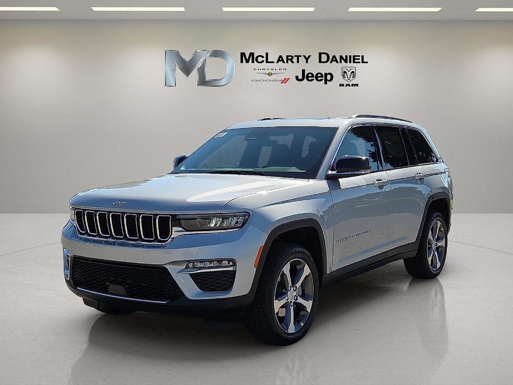 new 2025 Jeep Grand Cherokee car, priced at $42,017