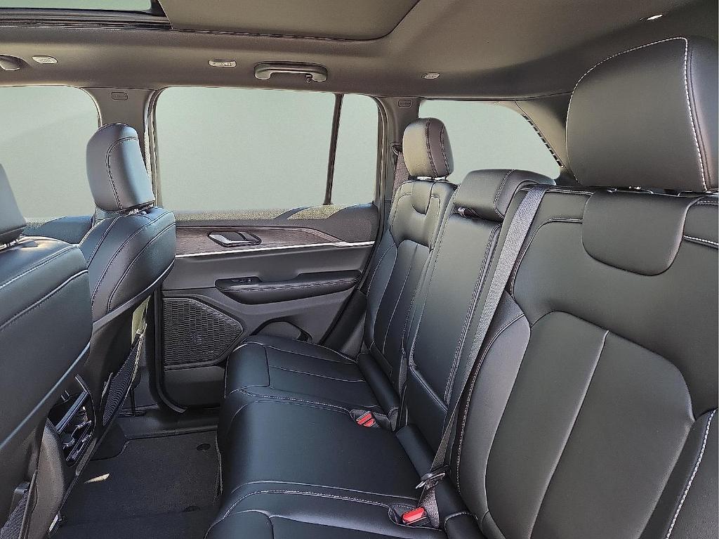 new 2025 Jeep Grand Cherokee car, priced at $42,017