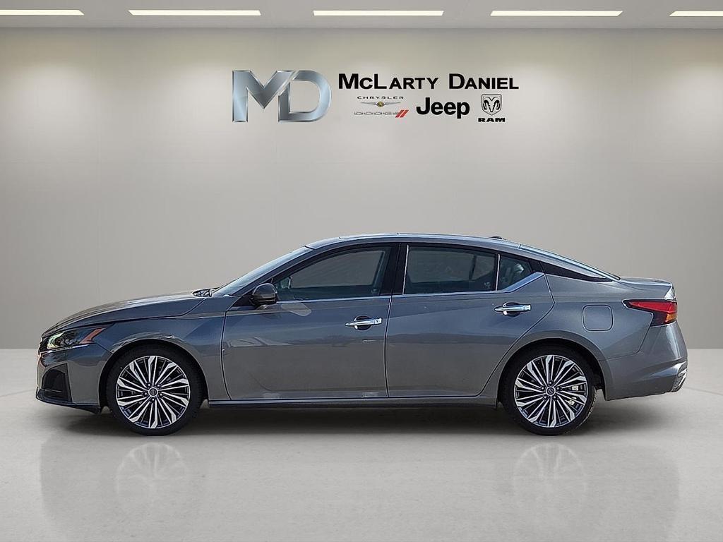 used 2023 Nissan Altima car, priced at $20,527