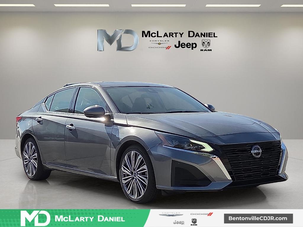used 2023 Nissan Altima car, priced at $20,527