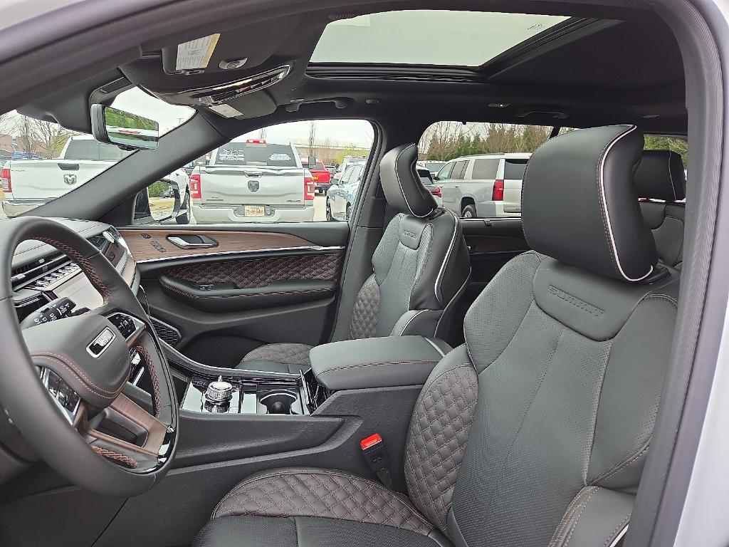 new 2025 Jeep Grand Cherokee car, priced at $57,591