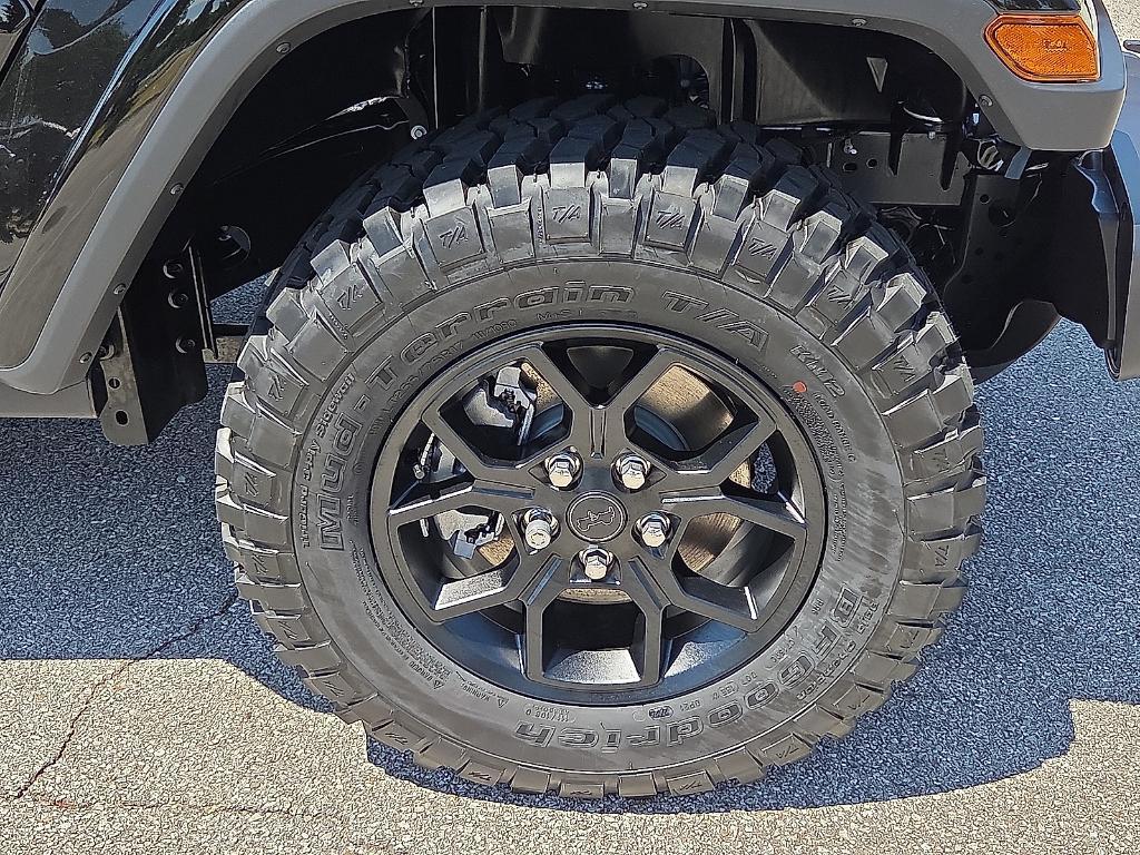 new 2025 Jeep Gladiator car, priced at $41,632