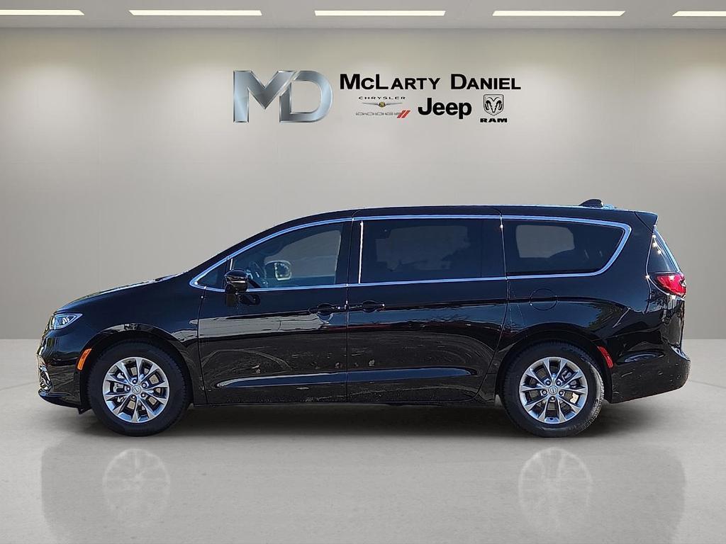 new 2026 Chrysler Pacifica car, priced at $51,004