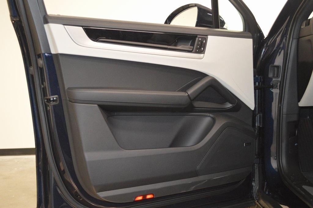 new 2026 Porsche Cayenne car