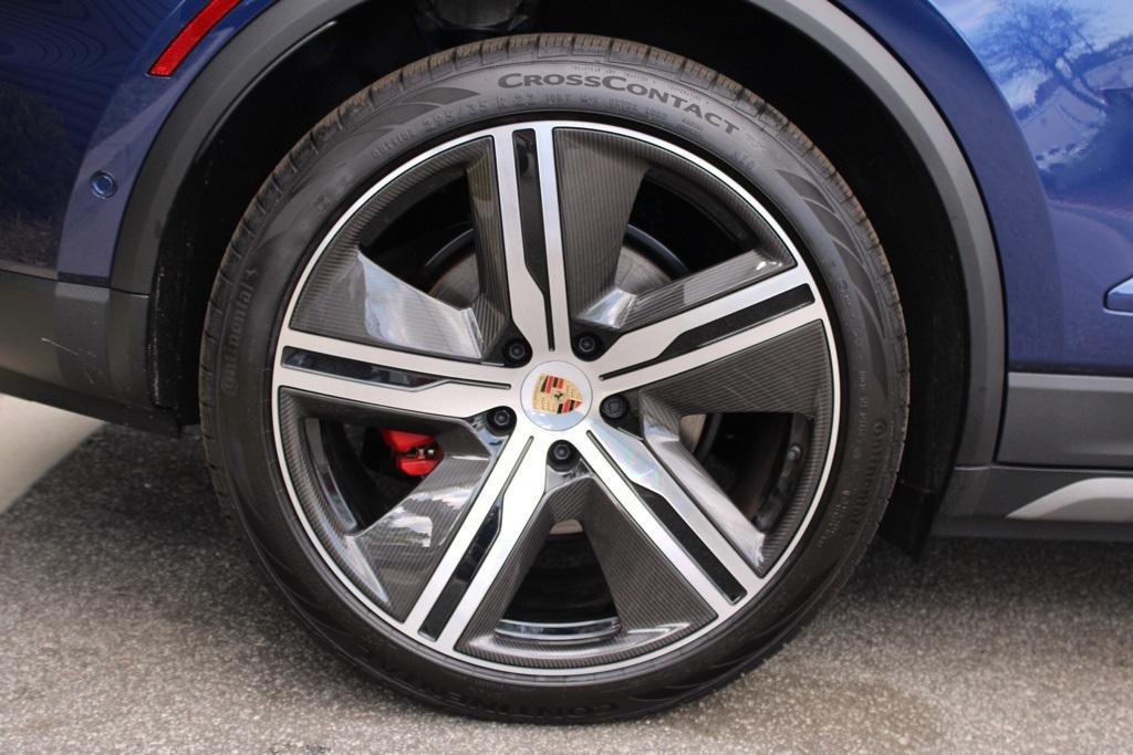 new 2025 Porsche Macan car, priced at $112,205