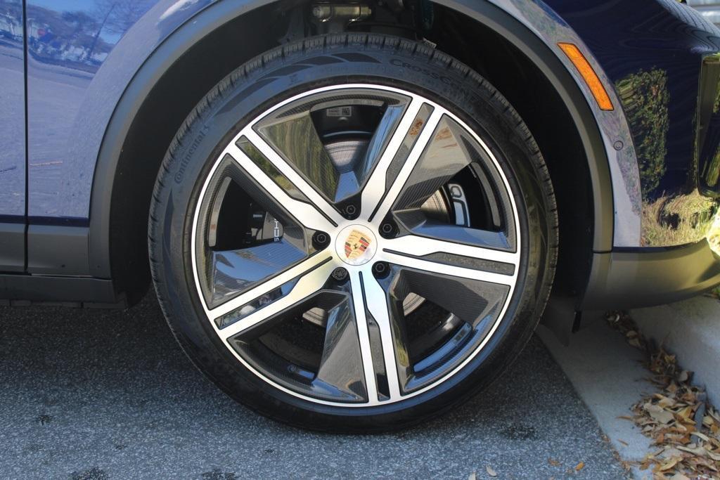 new 2025 Porsche Macan car, priced at $112,715