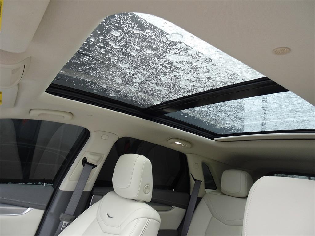 used 2022 Cadillac XT5 car, priced at $26,500