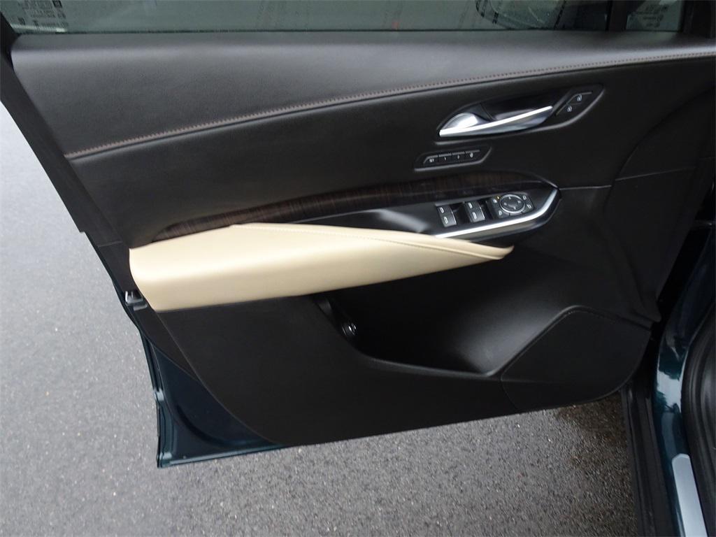 used 2024 Cadillac XT4 car, priced at $32,000