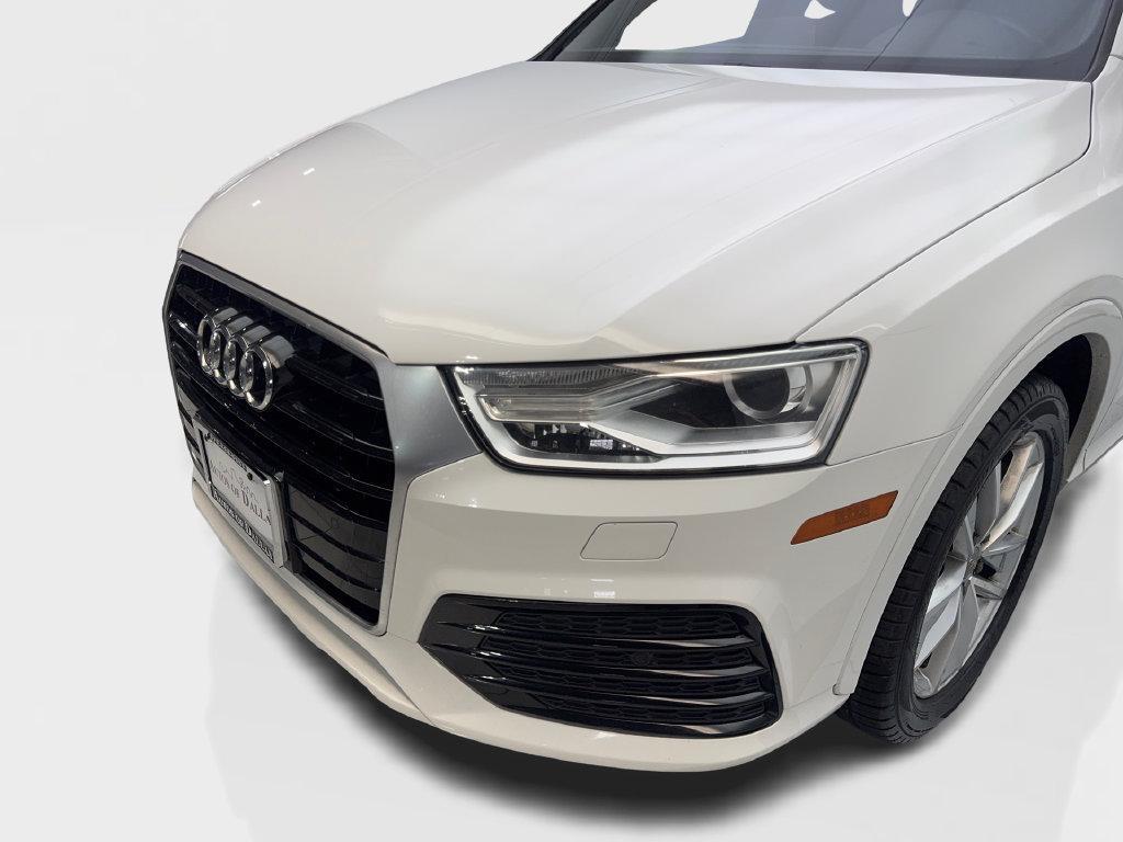 Audi Q3 view 18