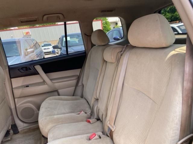 used 2010 Toyota Highlander car, priced at $5,699