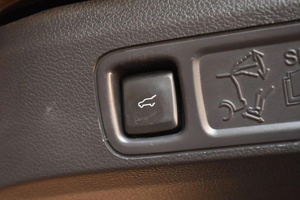 used 2022 Lincoln Navigator car, priced at $38,995