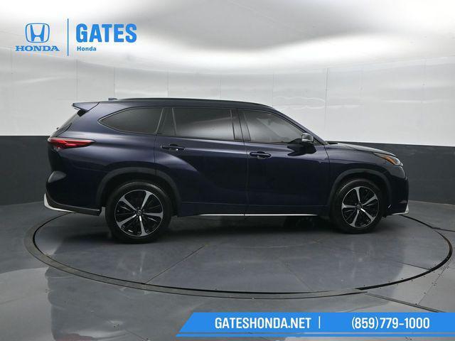 used 2021 Toyota Highlander car, priced at $30,980