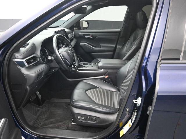 used 2021 Toyota Highlander car, priced at $30,980