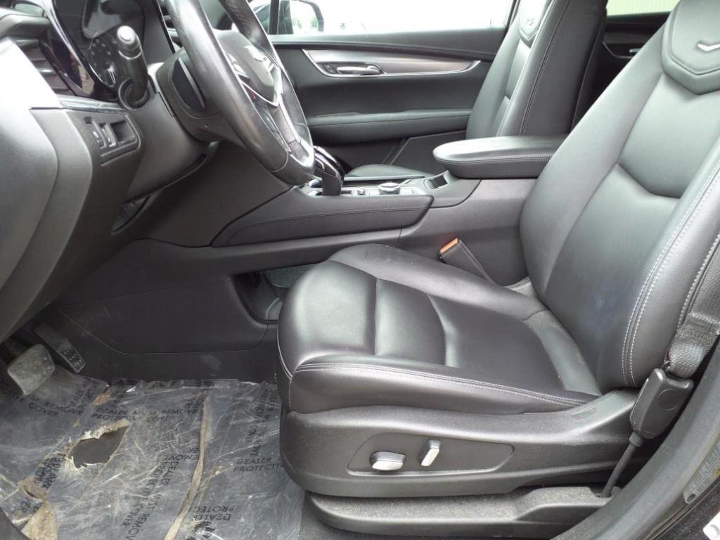 used 2022 Cadillac XT5 car, priced at $39,988