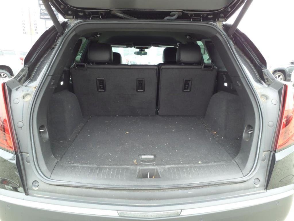 used 2022 Cadillac XT5 car, priced at $39,988