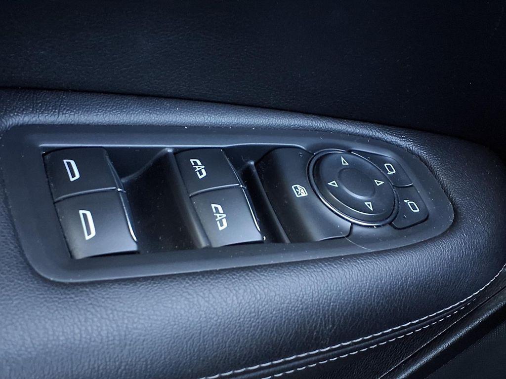 used 2021 Cadillac XT5 car, priced at $22,858