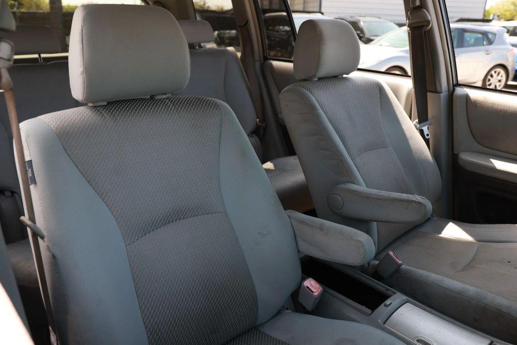 used 2007 Toyota Highlander car, priced at $2,900