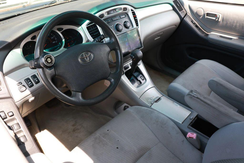 used 2007 Toyota Highlander car, priced at $2,900