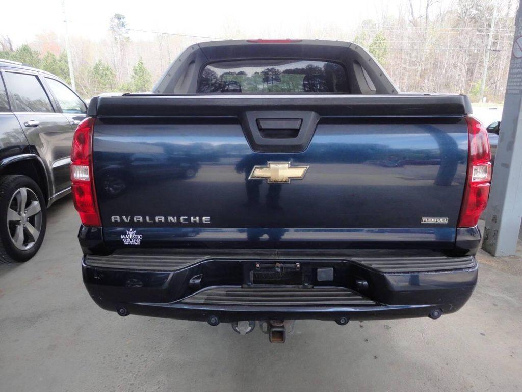 used 2007 Chevrolet Avalanche car, priced at $6,999