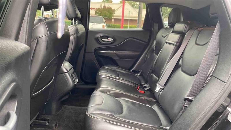 used 2015 Jeep Cherokee car, priced at $10,995