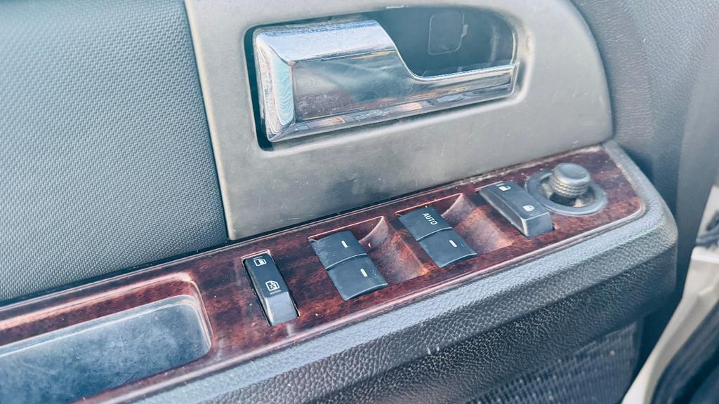 used 2007 Ford Expedition EL car, priced at $5,722