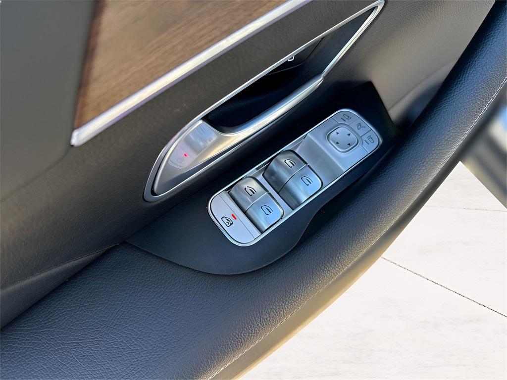 used 2025 Mercedes-Benz GLE 350 car, priced at $62,500