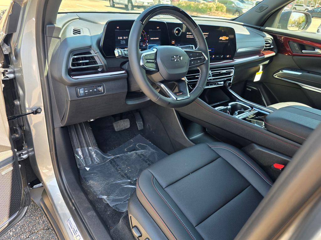 new 2026 Chevrolet Traverse car, priced at $54,102