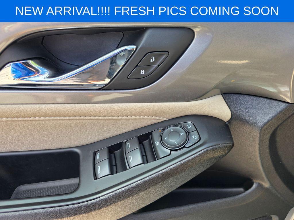 used 2023 Chevrolet Traverse car, priced at $27,950