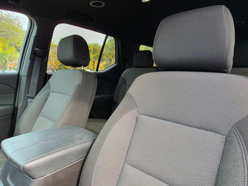 used 2023 Chevrolet Traverse car, priced at $26,068