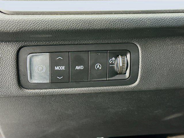 used 2025 Chevrolet Traverse car, priced at $35,487