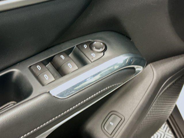 used 2025 Chevrolet Traverse car, priced at $37,996