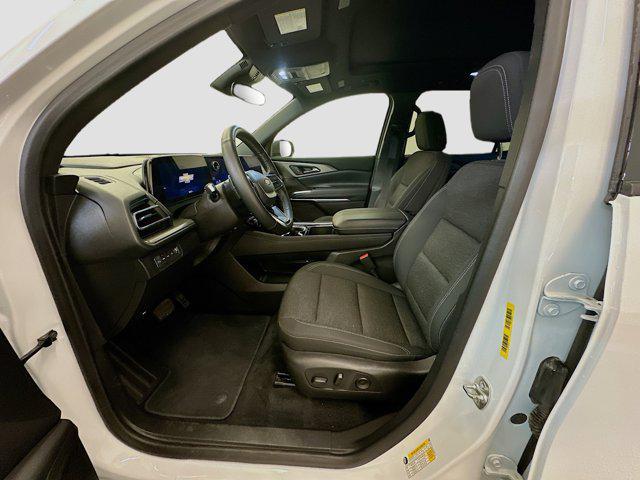 used 2025 Chevrolet Traverse car, priced at $37,996