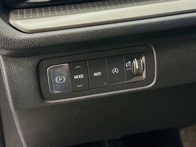 used 2025 Chevrolet Traverse car, priced at $37,996