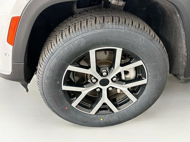 used 2024 Jeep Grand Cherokee L car, priced at $28,987