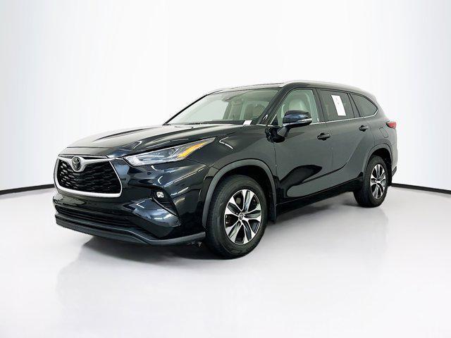 used 2023 Toyota Highlander car, priced at $31,496