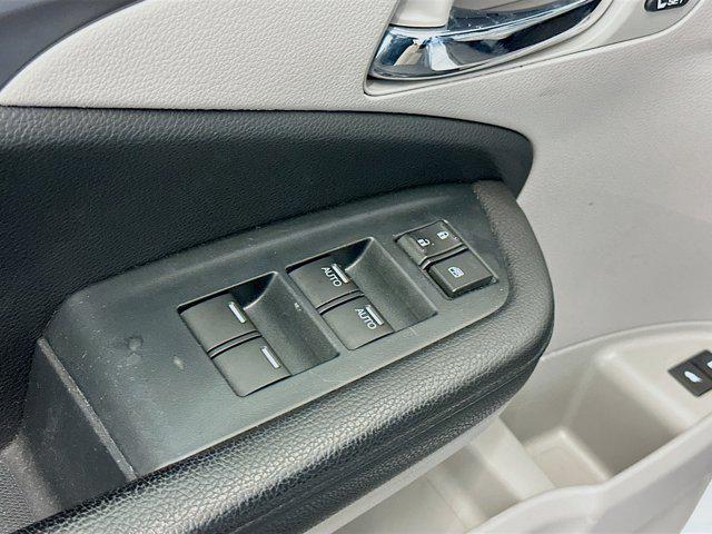 used 2022 Honda Pilot car, priced at $30,496