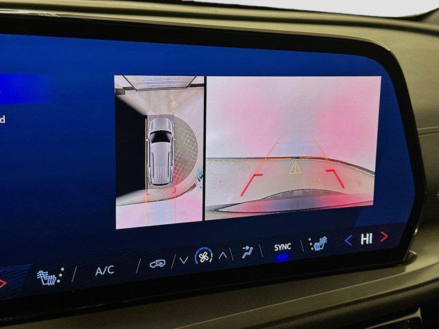 used 2024 Chevrolet Traverse car, priced at $33,496