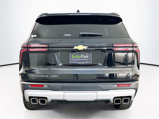 used 2024 Chevrolet Traverse car, priced at $33,496
