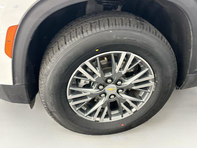 used 2025 Chevrolet Traverse car, priced at $35,496