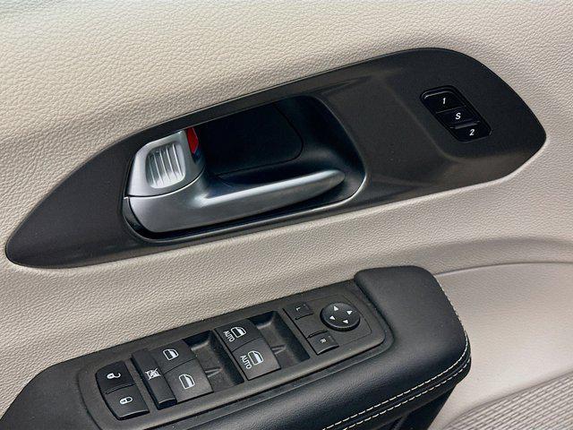 used 2024 Chrysler Pacifica car, priced at $25,996